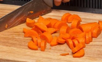 Морковь нарезанная ломтиками
