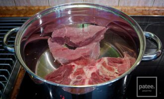 Мясо в кастрюле